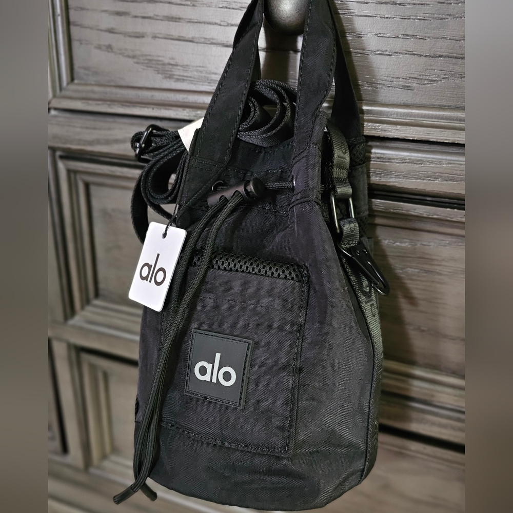 ALO Yoga Crossbody - Picture 15 of 15